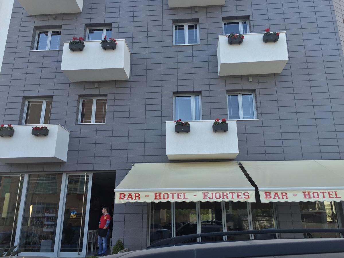 Fjortes Hotel Vlorë 外观 照片